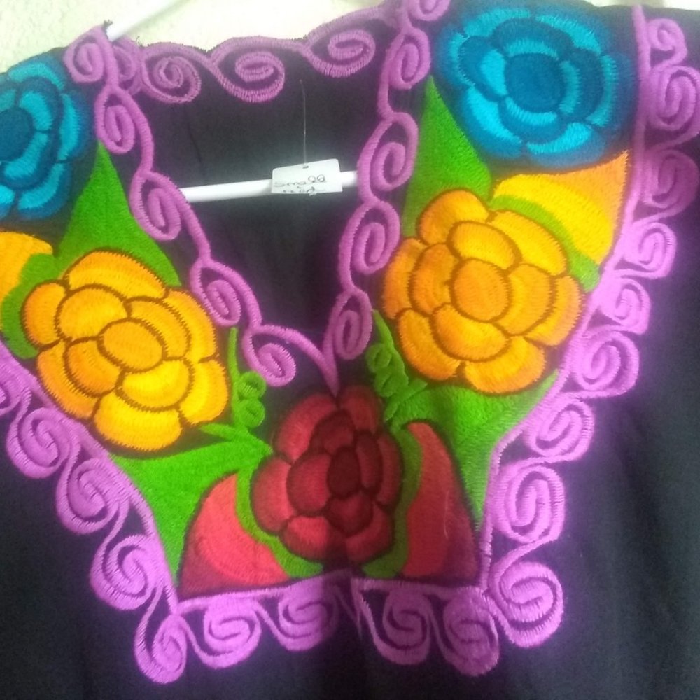 NWT  Floral Mexican Blouse-Authentic Embroidered